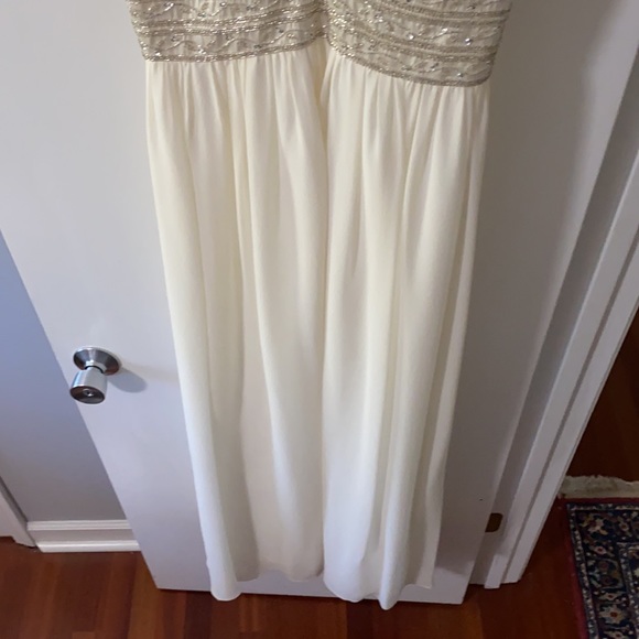 Dress to impress, Beautiful dress, night gown, delicate, simple elegance size 2 - Picture 5 of 11